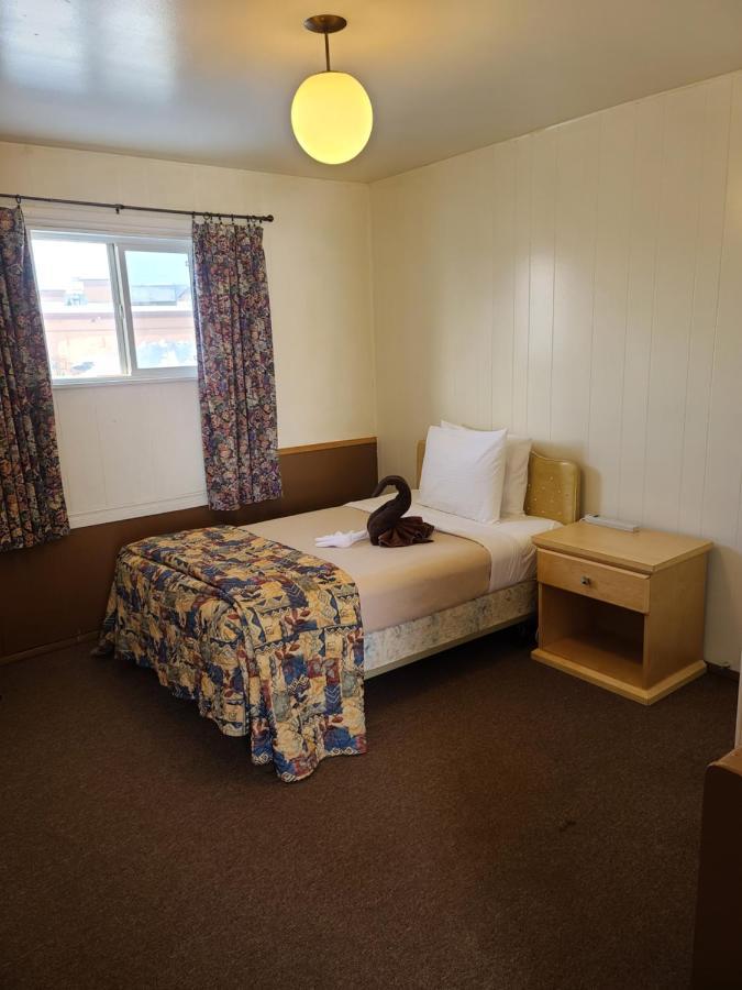Midtown Motel On Alaska Ave Dawson Creek Kültér fotó